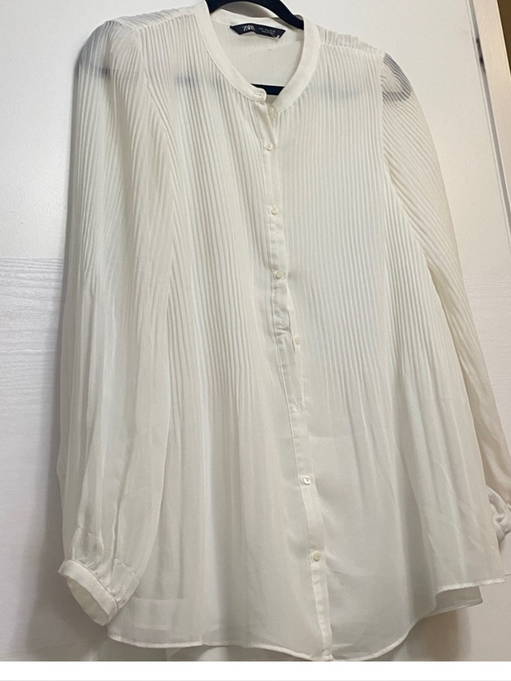 Zara Elegant White Button-Up Blouse